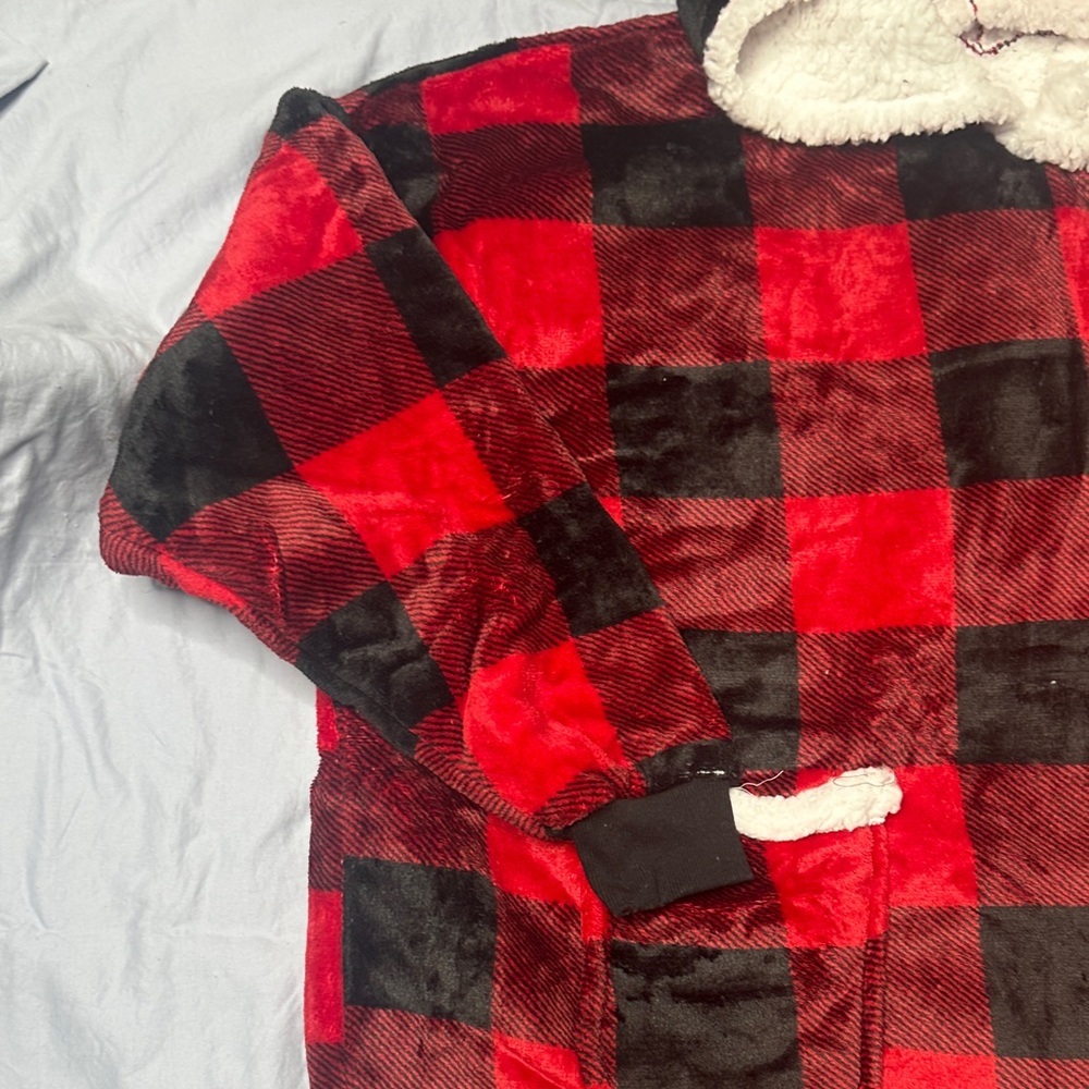 SHEIN Red and Black Plaid Hooded Robe - Picture 6 of 8